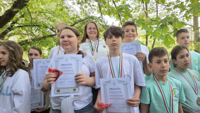 AZ "OLVASNI NEM CIKI!" 5. és 6. ÉVF. CSAPATVERSENY DÖNTŐ